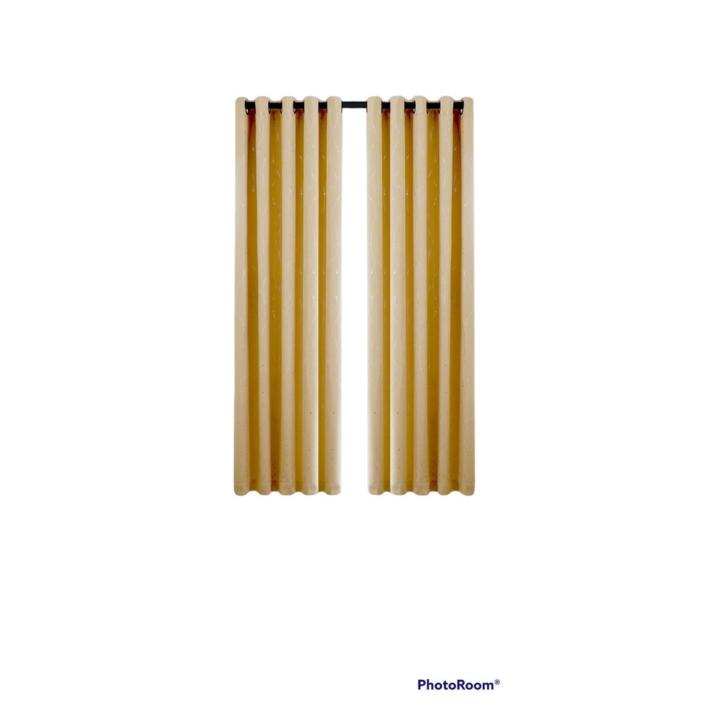 CREAM COLORED BLACKOUT CURTAIN SIZE 52X96